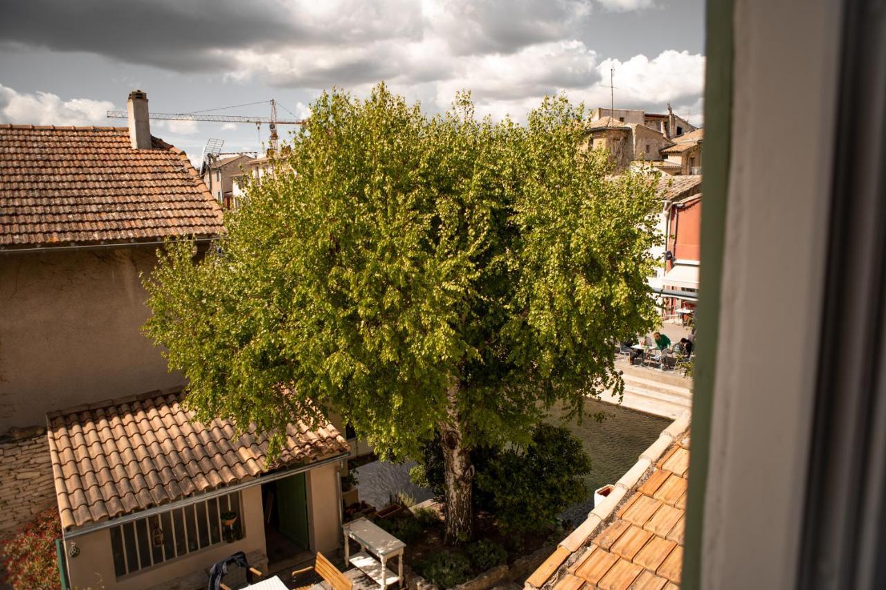 La Maison Du Bassin LʼIsle-sur-la-Sorgue Exterior foto